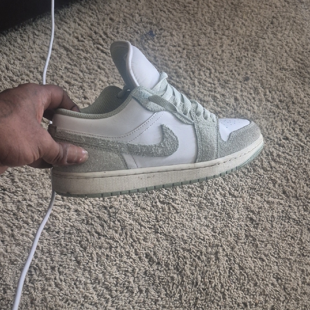 Nike White and Green Sneakers